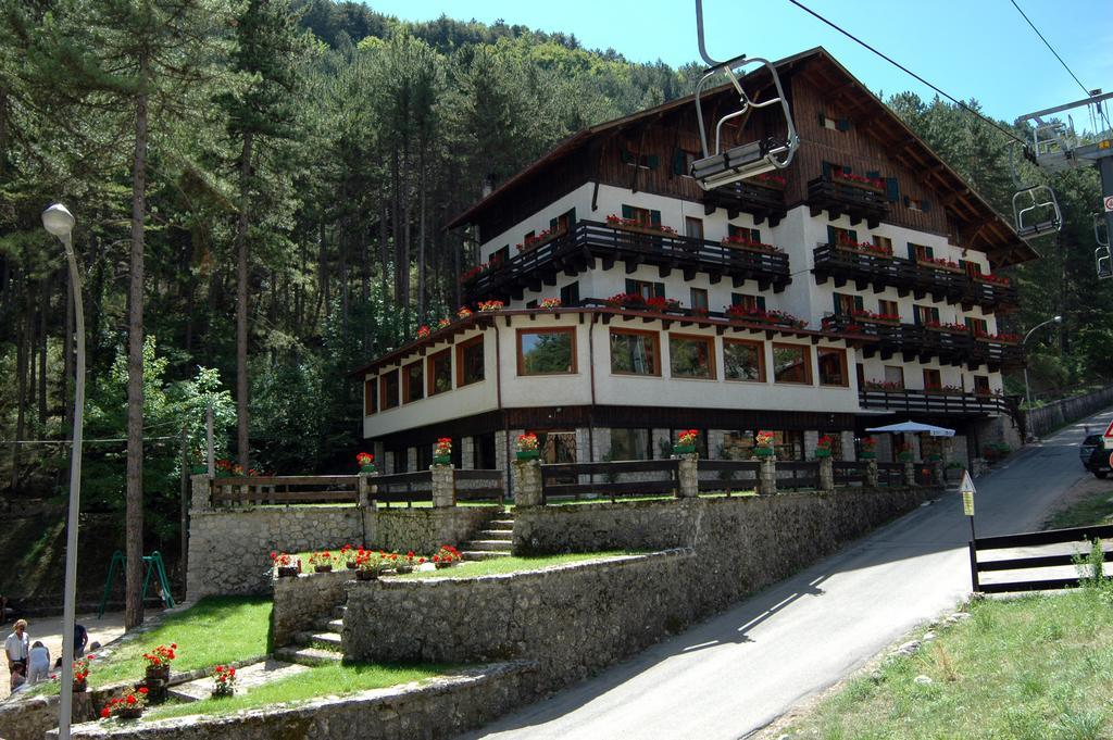 Hotel Garni Mille Pini Scanno Exterior photo