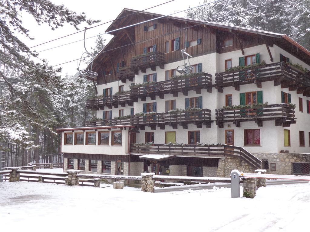 Hotel Garni Mille Pini Scanno Exterior photo